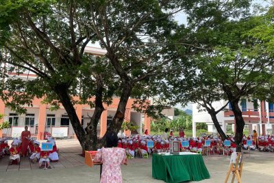 Nhân viên thư viện trường tuyên truyền, giới thiệu sách tháng 9/2025.