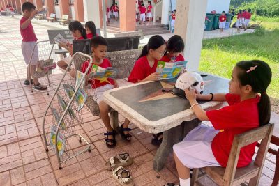 Thư viện xanh – thư viện thân thiện của trường TH đã đi vào hoạt động. Các em hãy đến và chọn cho mình một cuốn sách, cuốn truyện mình thích và đọc nhé! “ Sách và kho tàng tri thức” hãy duy trì văn hóa đọc nha các em!