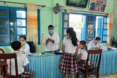 Nhà trường phối hợp với trạm y tế xã khám sức khỏe ban đầu cho toàn thể học sinh của trường. Năm học 2023- 2024.