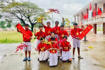 👉🍀🍀🍀 Giờ sinh hoạt dưới cờ tuần 17. Chủ đề:“ Hát múa, đọc thơ về mùa Xuân”. 💐💐💐 Lớp thực hiện: lớp 5B 🌈🌈🌈 Với sự chuẩn bị chu đáo, lớp 5B đã xây dựng kịch bản đúng chủ đề theo kế hoạch giáo dục nhà trường đã đề ra! Và dưới sự chỉ đạo, đôn đốc của BGH nhà trường, lớp 5B thực hiện rất tốt kế hoạch đã đề ra.  🌹🌹🌹Hoạt động thu hút đông đảo học sinh tham gia, mang không khí mùa Xuân về với tất cả các em học sinh và thầy cô giáo!  🍀🌸🌸🌸🍀 Chúc tất cả các em đạt kết quả tốt nhất trong kỳ thi cuối học kỳ I sắp đến!!!🫶🫶🫶
